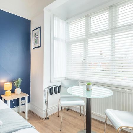 Private Room 4 With Kitchenette By Cb Stays No Minimum Stays Cambridge  Exterior photo